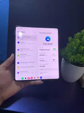 SAMSUNG Z FOLD 4 5G RAM 12/256GB ORIGINAL 

HANYA ADA GARIS