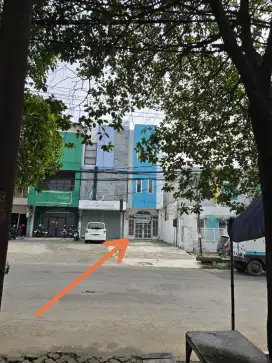 Ruko Raya 0 jalan Darmo permai utara. Sederet notaris. Dokter.