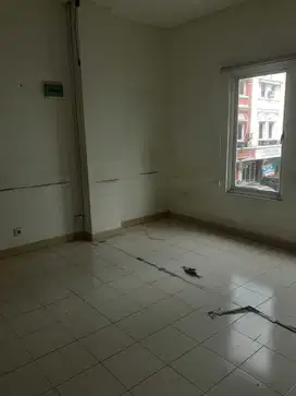 Ruko 3 Lantai Luas Bangunan 162m2 Strategis di Golden Madrid 2 - BSD