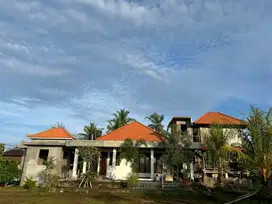 Dijual Villa plus lahan  kebun
