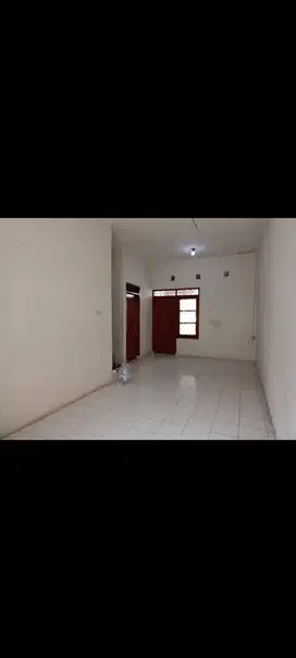 Rumah Minimalis Strategis siap huni, Taman Kopo Indah