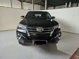 Toyota Fortuner VRZ 2.4  AT ( Matic ) 2016 Hitam plat genap bekasi