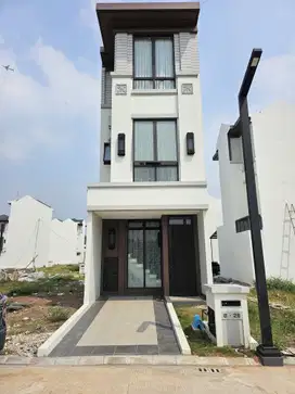 DISEWAKAN MURAH BISA NEGO RUMAH 3 LANTAI LAVON DAISAN SUVARNA FURNISH