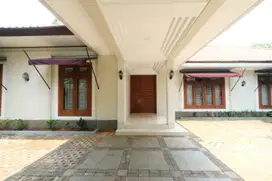 DISEWAKAN - Rumah Mewah Luas dan Besar di Area Kemang