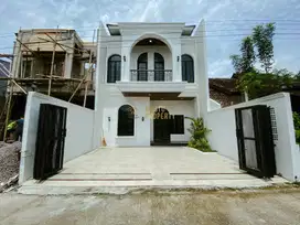 Rumah 2 Lantai Mewah – Dekat Stadion Maguwoharjo