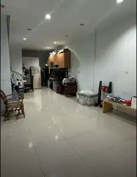 `Disewakan: Rumah di Jelambar Utama IV, Dijamin Nggak Bakal Nyesel