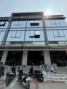 DISEWAKAN RUKO OSAKA PIK 2 UK 4.5x15 (3 LANTAI)  COCOK UNTUK KANTOR
