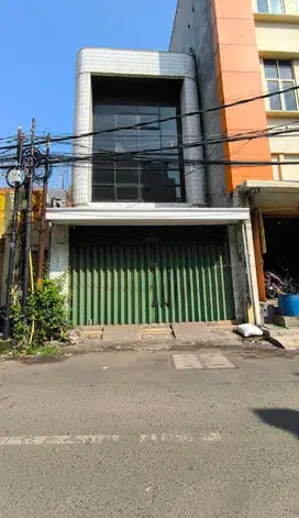 Ruko 3 Lantai Bagus di Slompretan Lokasi Strategis