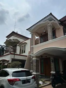 Disewakan rumah cantik 2 lantai ragunan jakarta selatan