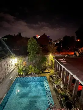 DIJUAL RUMAH SEMI VILLA LOKASI AREA MAHENDRADATA DENPASAR