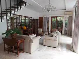 Sewa Rumah 2 lt furnished siap huni di kemang Jak Sel CL 070