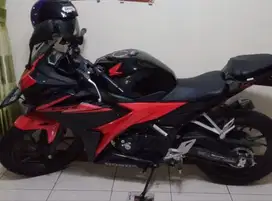 Dijual motor honda CBR 150cc, KM 700,lokasi Tebet