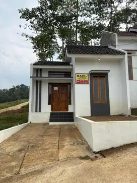 RUMAH MINIMALIS CANTIK, CARPORT TAMAN DAN CARPORT LUAS, cuma 250 jt an
