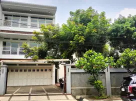 Dijual Rumah di Nusa Hijau Cimahi, Sangat Mewah Ada Kolam Renangnya