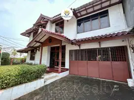 Rumah Hoek di Jalan Utama, Cocok untuk Kantor/Bisnis