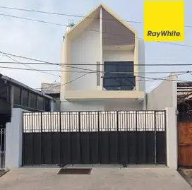 Dijual Rumah 2 lantai di Simpang Darmo Permai Utara Surabaya