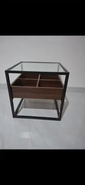 Meja informa kayu