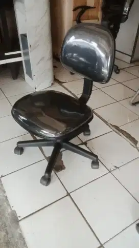 Kursi kantor naik turun
