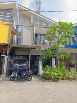 Rumah 2 lantai Dalam Cluster Jakarta timur