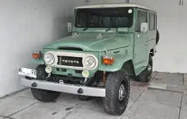 Toyota Hardtop FJ40 tahun 1979