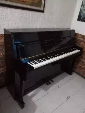 Piano Yamaha type LU 101 CPE