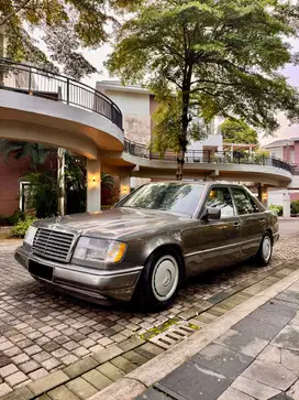Mercedes-Benz E230 1991 Bensin