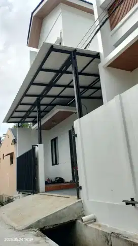 Kanopi baja ringan