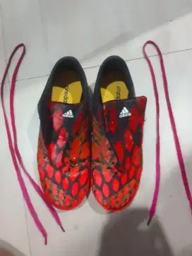 Sepatu futsal Adidas