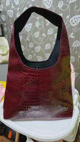 TAS CROCO MAROON MEWAH