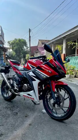 HONDA CBR 150R 2017