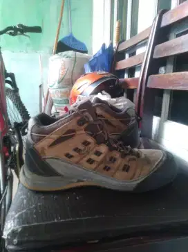 Jual sepatu gunung