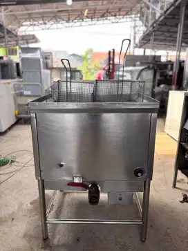 Deepfryer gas 
Kapasitas 60 liter
Termostat on, 6,8jt,

Fungsi normal