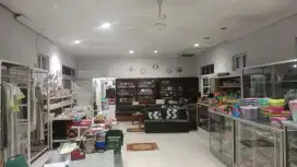 Disewakan rumah tepi jl kaliurang cocok buat kantor, r makan,