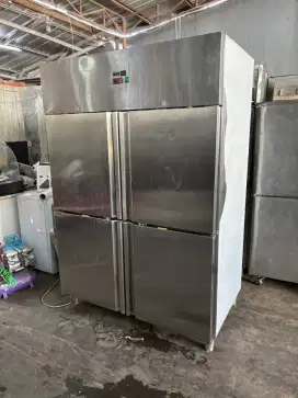 Uprigh chiller mastercool 4 pintu mesin ori 
Hrg 7 jt