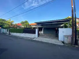 Rumah lama terawat di Rempoa, Ciputat Timur -TangSel.