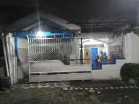Rumah Simple di Perumahan Legend