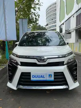Toyota VOXY 2.0 AT 2020 / sejuta fitur sunroof panoramic kapten seat