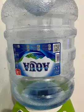Galon air aqua bersih