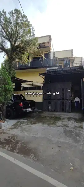 Butuh uang jual rumah kos dan rumah induk