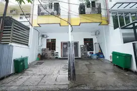 Ruko gandeng 2 di jalan Biak Cideng Jakarta Pusat