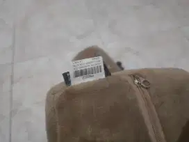 Neck Rest Merk Tomo (Ace Hardware)