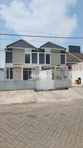 Dijual Rumah Baru, Row Jalan 8m, Semi Perumahan Di Rungkut Medokan Ayu