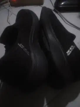 Dijual Bu sepatu Slip-ins SKECHERS