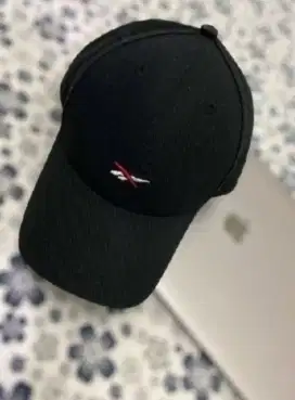 Topi Reebok Classic Original – Hitam Elegan preloved