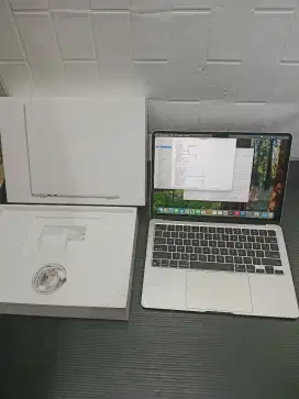 MacBook Air M3 13 inch 16GB 256GB Second iBox Like New Starlight