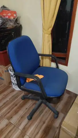 Kursi Kantor / Kursi Staff