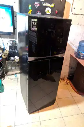 Kulkas 2 pintu Aqua