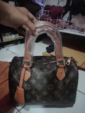 Tas Tote Tabung