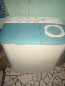 mesin cuci 2 tabung merk toshiba 8kg mulus luar dalam