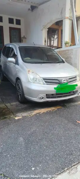 Grand Livina mulus,sangat terawat.